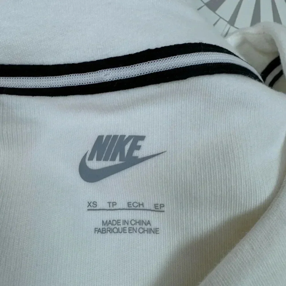 Nike Women’s Long Sleeve Sweatshirt‎ Cream XS